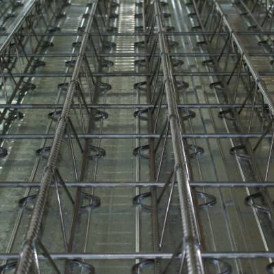 景典钢结构公司生产的钢筋桁架楼承板有数百种型号,产品尺寸可根据